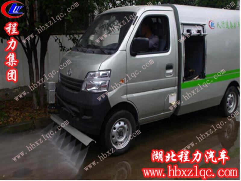 長安多功能路面養(yǎng)護(hù)車--致力城市街道，凈化生活環(huán)境！
