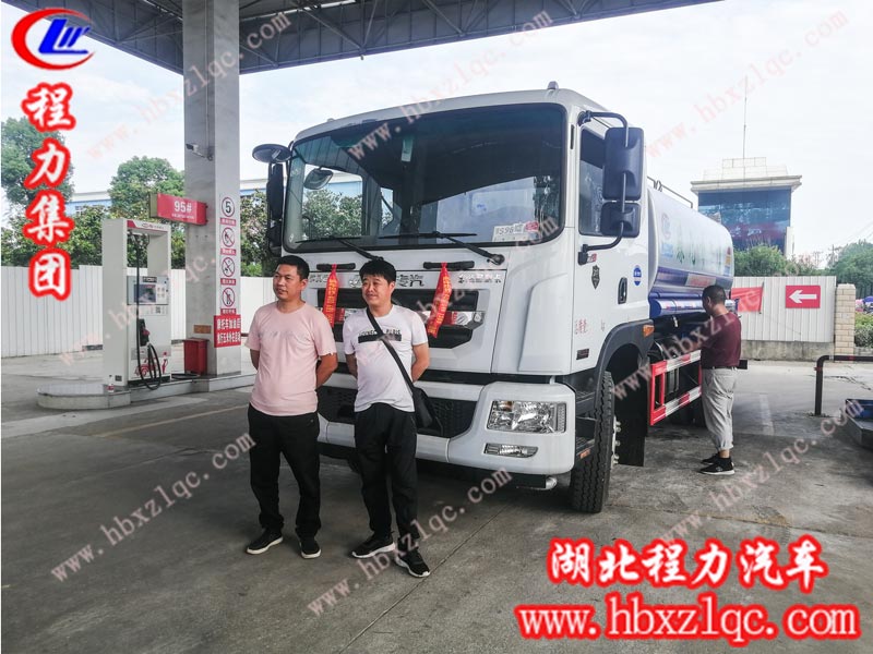 2019/05/31 鄭州吳總、唐總在程力專用汽車股份有限公司自提一輛12方東風D9噴霧車，單號26729