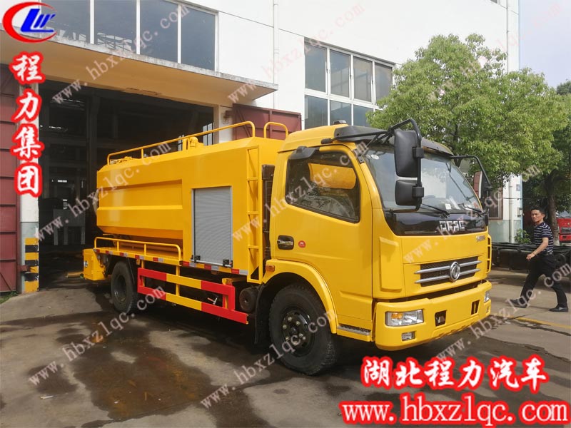 湖北程力集團(tuán)清洗吸污車遠(yuǎn)見聞名，深受廣大客戶追捧的多功能寶車！