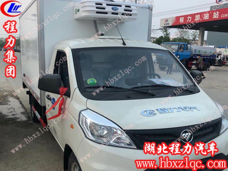福田祥菱v1冷藏車(chē)，車(chē)頭尖頭設(shè)計(jì)