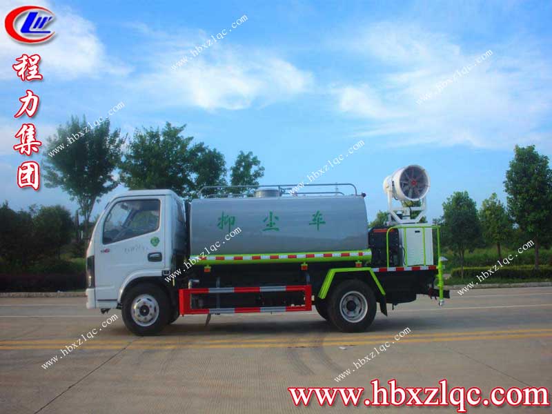天很藍(lán)，車很好，湖北程力集團(tuán)東風(fēng)福瑞卡抑塵車一車兩用