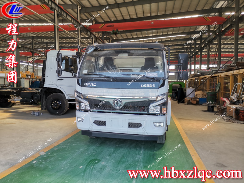 陽(yáng)光正好，程力集團(tuán)東風(fēng)福瑞卡綠化噴灑車發(fā)車了，請(qǐng)接收