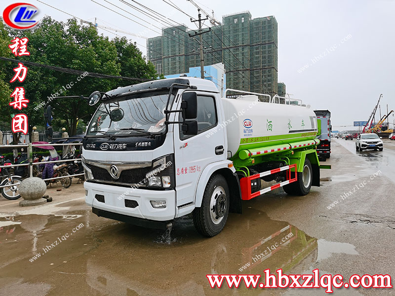 伴風(fēng)搭雨，程力集團(tuán)東風(fēng)福瑞卡灑水車發(fā)往甘肅嘉峪關(guān)
