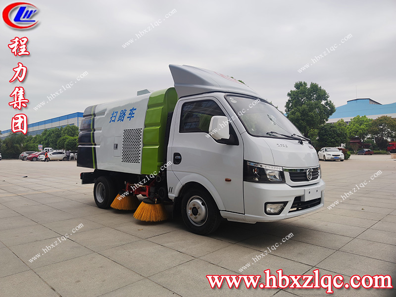 程力集團(tuán)東風(fēng)途逸掃路車，C證即可駕駛，再也不用為找司機(jī)而煩惱啦！