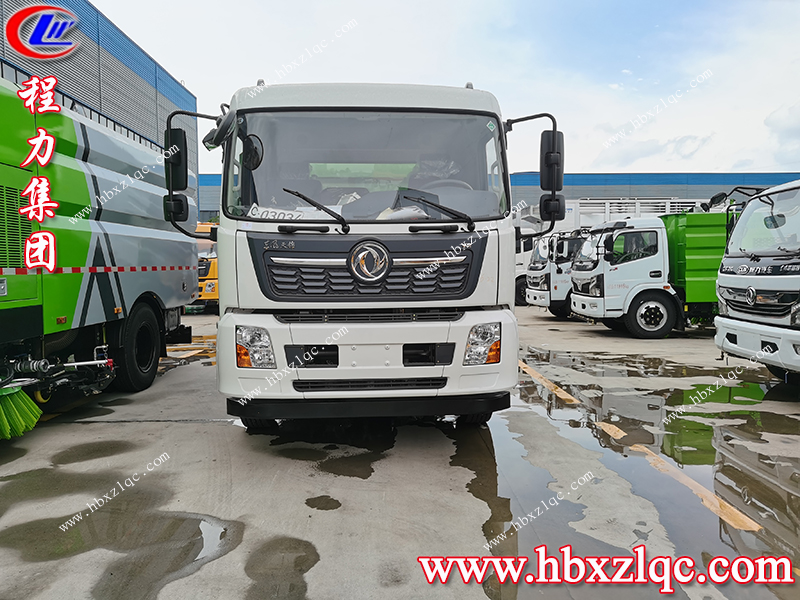 程力集團(tuán)東風(fēng)天錦掃路車發(fā)往山西太原，讓垃圾和樹葉說“拜拜”