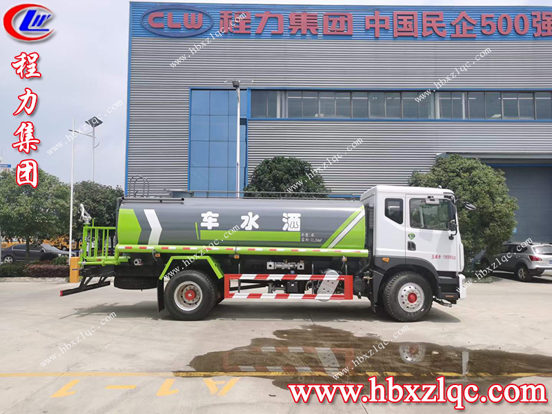 河南鄭州客戶不遠(yuǎn)萬里來程力集團(tuán)訂購灑水車，客戶滿意是我們最大的動(dòng)力