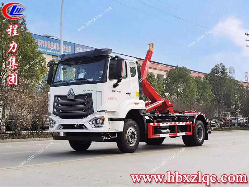 “我們是專業(yè)的垃圾搬運工”---程力集團(tuán)勾臂垃圾車。