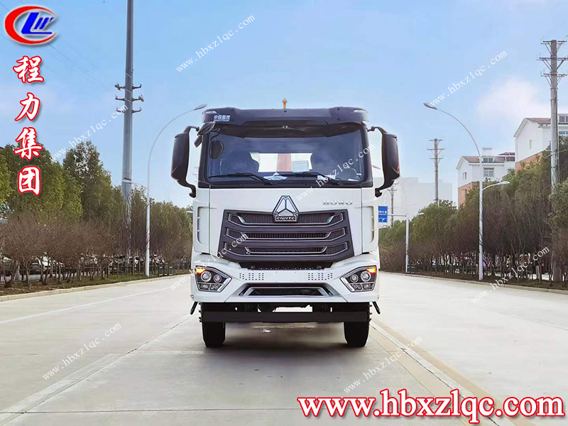 “我們是專業(yè)的垃圾搬運工”---程力集團(tuán)勾臂垃圾車。