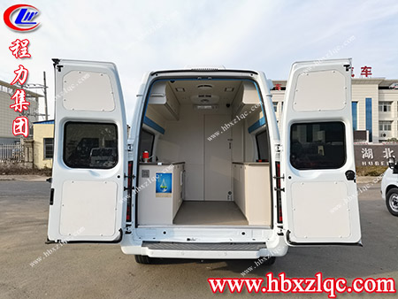 保護(hù)河流生態(tài)，維護(hù)河流的健康生命——福特V348水質(zhì)檢測(cè)車(chē)